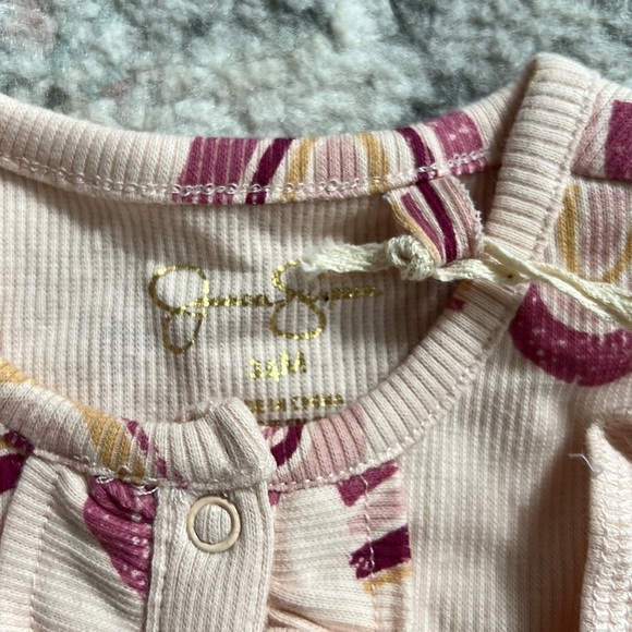 Jessica Simpson Rainbow Outfit - Picture 3 of 6